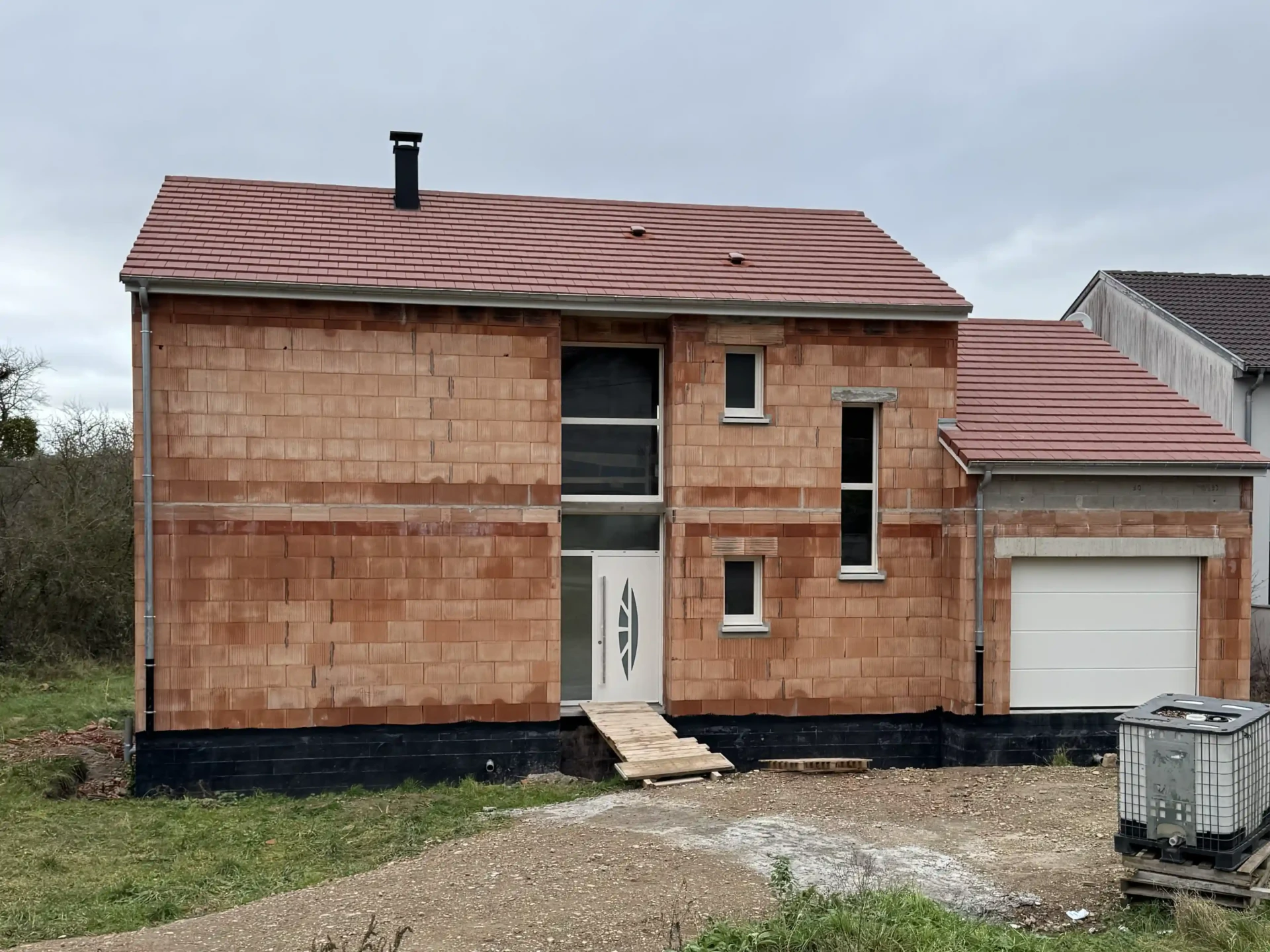 rc fermelec contruction maison neuf fenetres porte entree vitrage fixe porte de garage apres