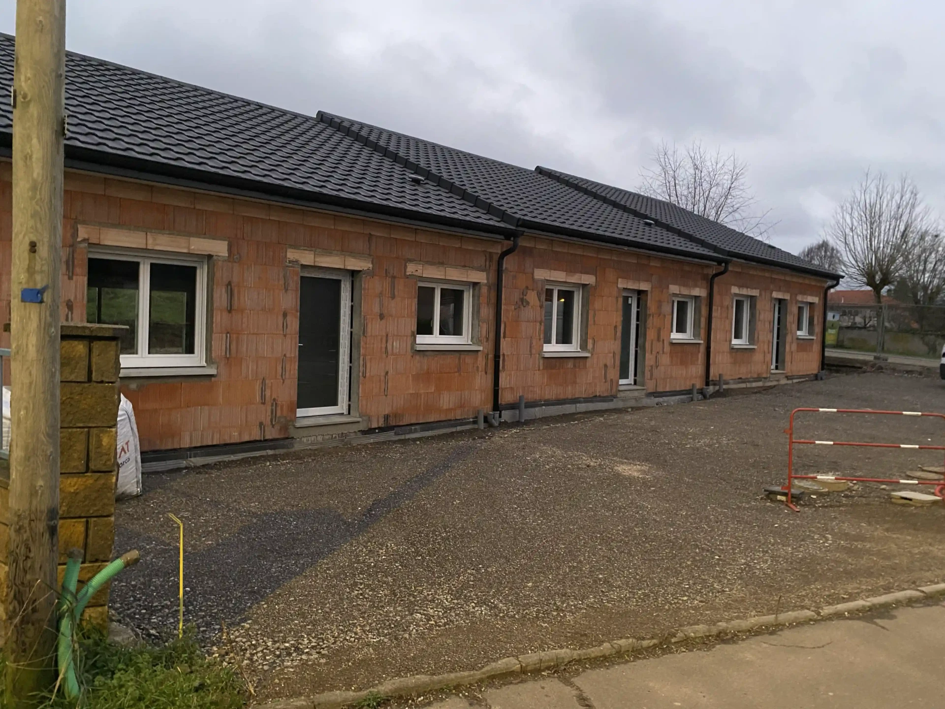 rc fermelec maison neuve construction fenetres porte d_entree 1